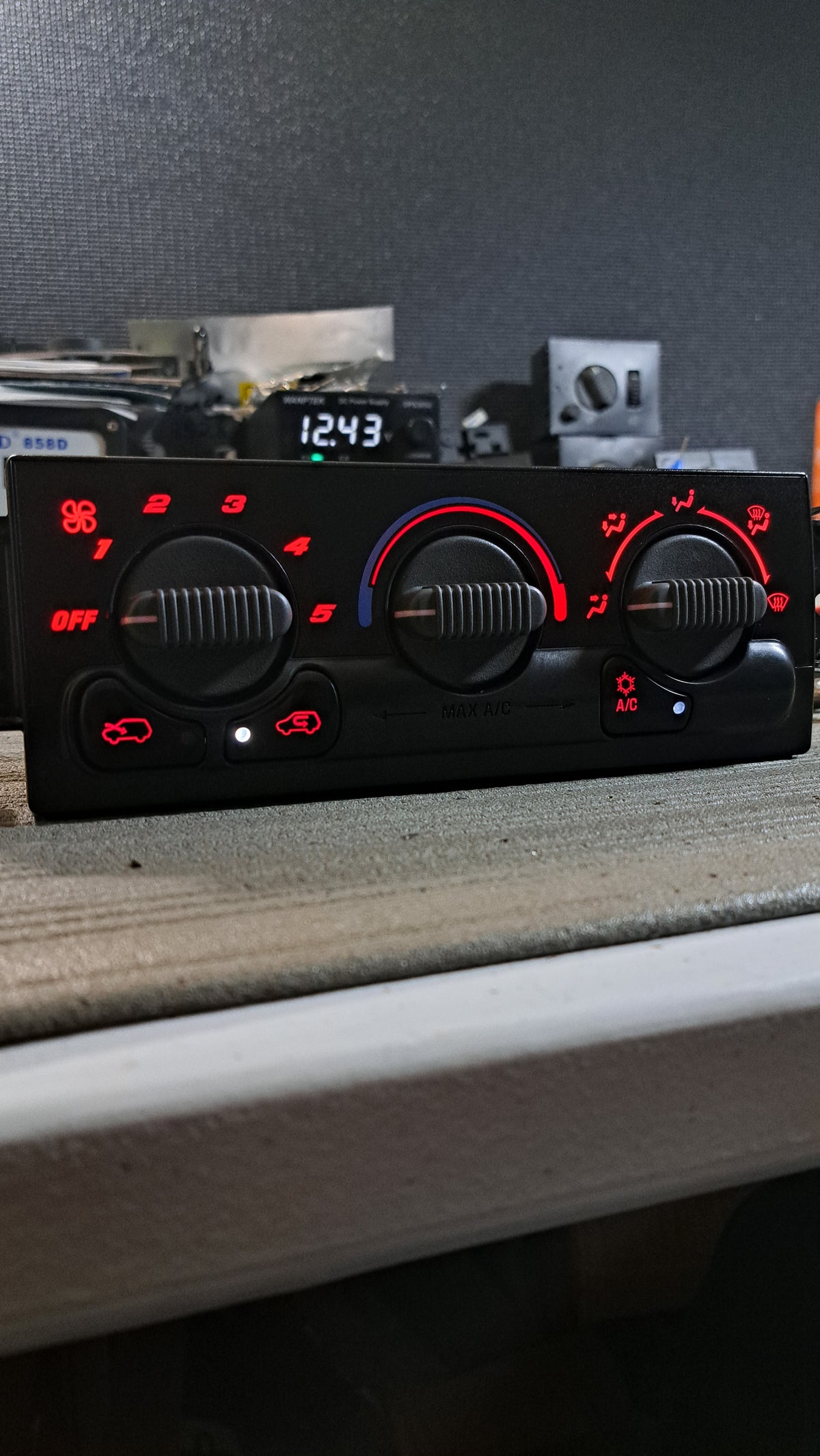 99-02 Silverado Sierra Climate Control ( Red Led)